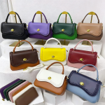 Contrasting color handbag for women with wallet