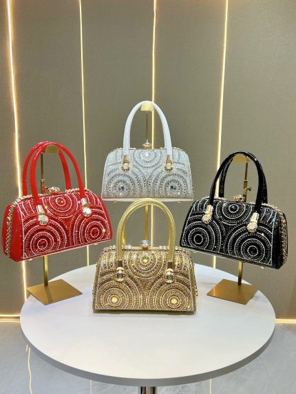 Luxurious diamond-studded evening bag with high-end diagonal shoulder strap and women’s bag