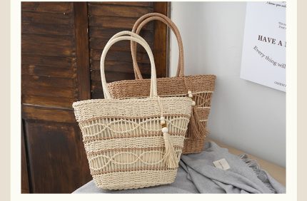 Handmade woven large-capacity straw bag with hollow design for single shoulder carrying