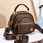 Fashionable and versatile women's crossbody bag - Image 5