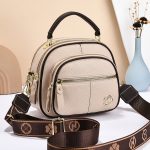 Fashionable and versatile women's crossbody bag - Image 9