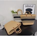 Ladies' large capacity bamboo-strip shoulder bag with ample capacity