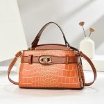 Luxury-Style Trendy Handbag for Women - Image 5