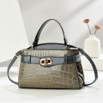 Luxury-Style Trendy Handbag for Women - Image 3